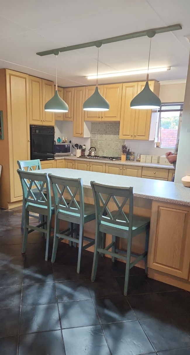 To Let 5 Bedroom Property for Rent in Fraaiuitsig Western Cape